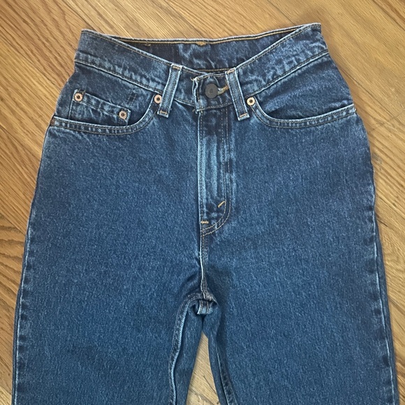 Vintage Levi’s 512 medium/dark wash - Picture 2 of 5